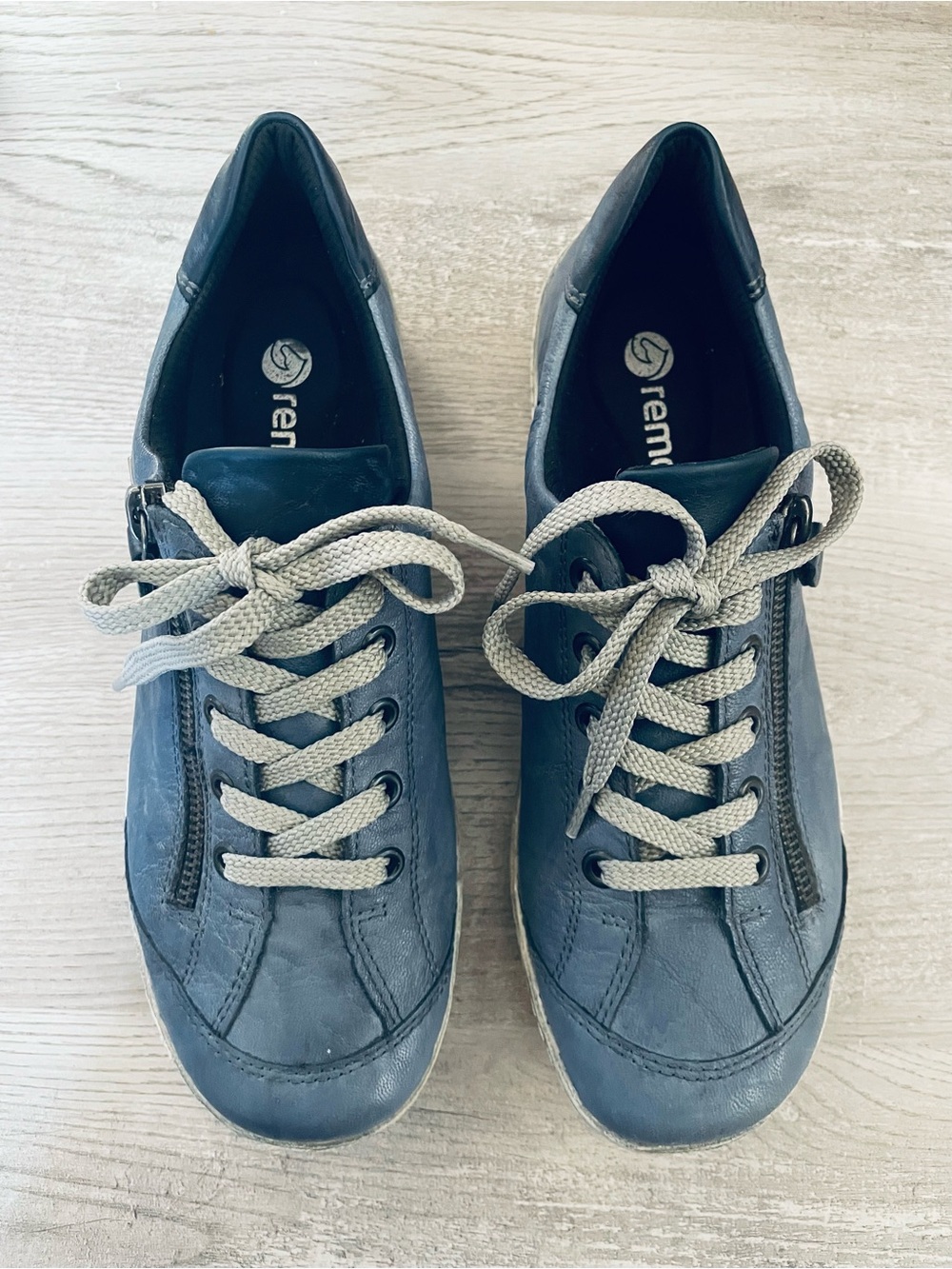 Remonte Navy Leather Sneakers with Light Gray Laces